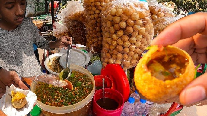 Jhal Muri and Phuchka
